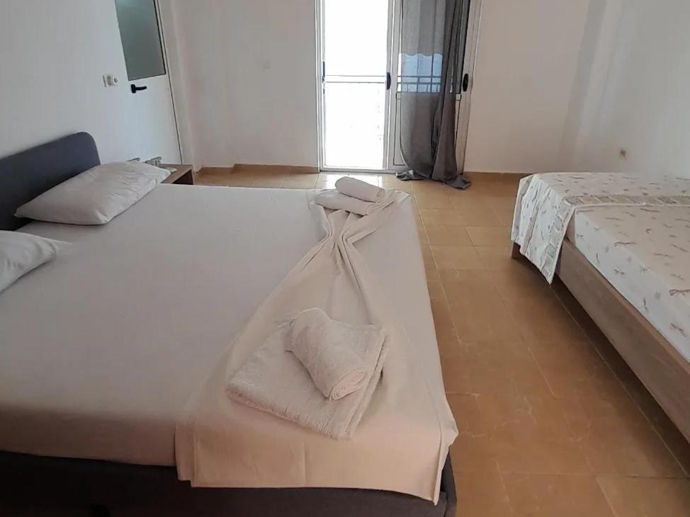 Dim'S Villas Qeparo Buitenkant foto